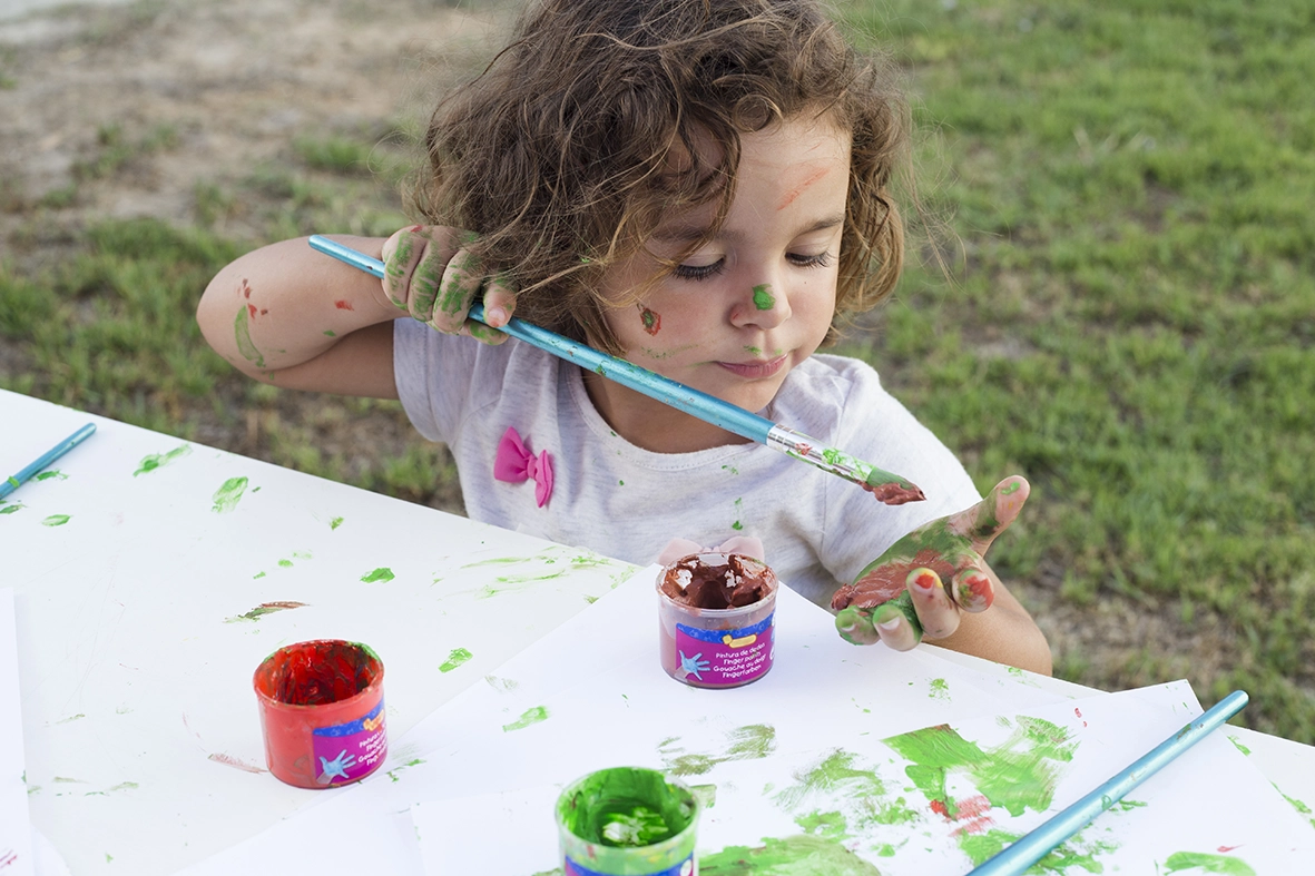 messy-girl-painting-canvas-park